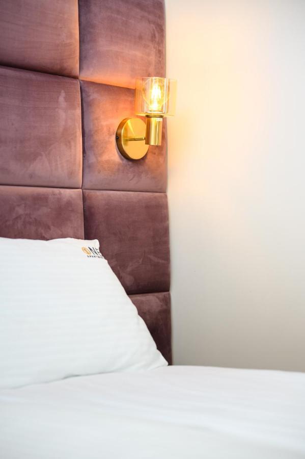 Pink Flower By Oneapartments Apartment Sopot
